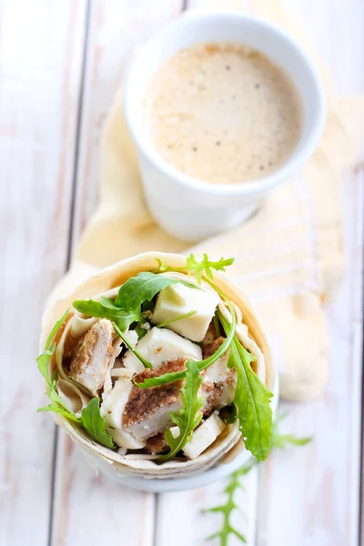 Wrap roll with chicken, rocket and cheese — Stock Photo, Image