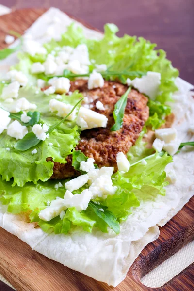 Tortilla com breas de frango — Fotografia de Stock