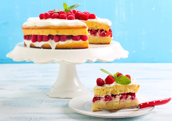 Lemon cake with raspberry — Stock Photo, Image