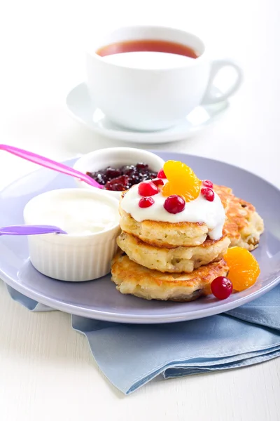 Buttermilk muesli pancakes — Stock Photo, Image