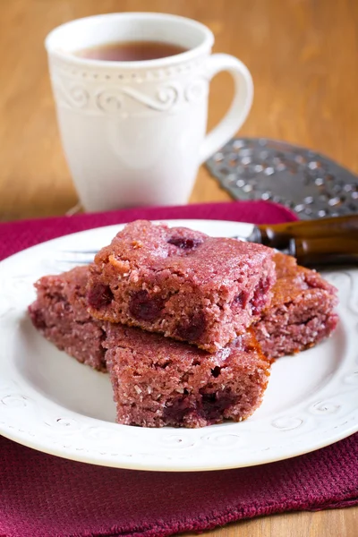 Gâteau à la noix de coco et cerise aigre — Photo