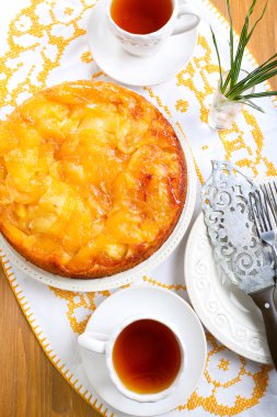 sünger kek aşağı ters elma