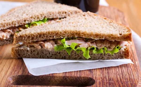 Tuna and brown bread sandwiches — Stock Photo, Image