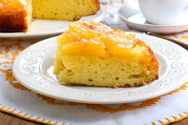 Apple upside down sponge cake — Stock Photo, Image