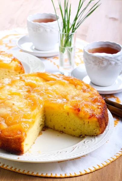 Manzana al revés torta de esponja —  Fotos de Stock