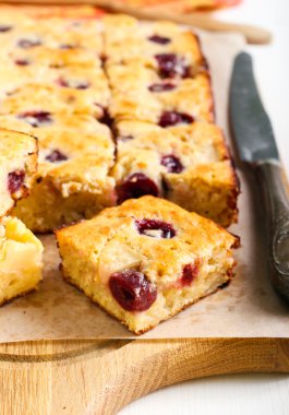 Elma ve meyve traybake