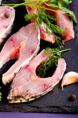 Çiğ balık sazan biftek 