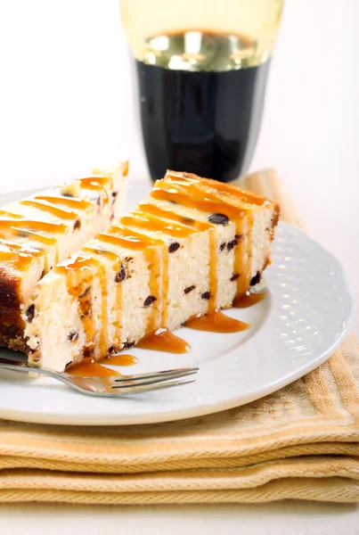 Fette di cheesecake con gocce di cioccolato — Foto Stock