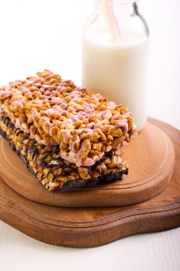 Kahvaltılık pirinç gevrek barlar 