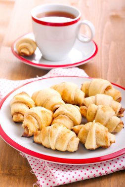 Tarçın ve hilal doldurma elma 