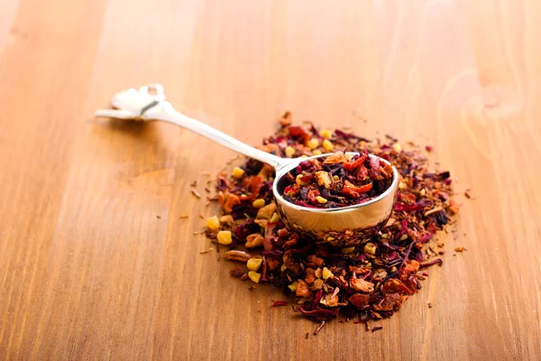 Dry mix of red herbal and fruit tea — Stock Photo, Image