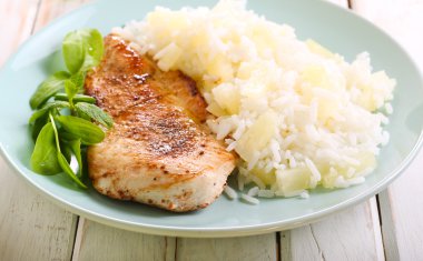 Izgara tavuk göğsü. 