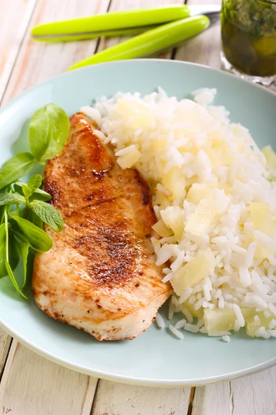 Izgara tavuk göğsü. 