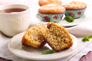 Kepek ve üzümlü kek 