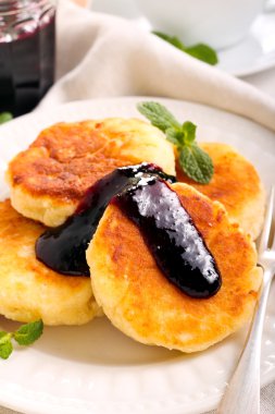 Kuark peynirli kızarmış kek 