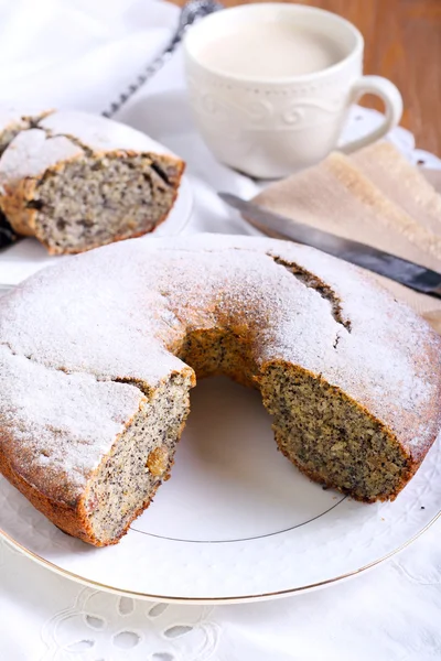 Mohn und Rosinenringkuchen — Stockfoto