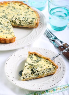 Beyaz peynirli ve ıspanaklı tart,