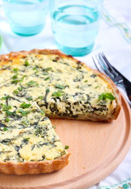 Beyaz peynirli ve ıspanaklı tart
