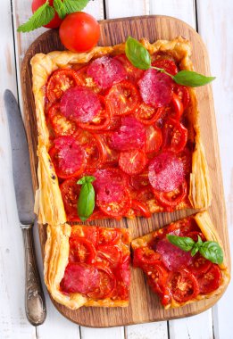 Domates ve salam tart