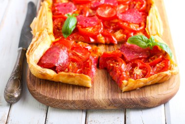 Domates ve salam tart