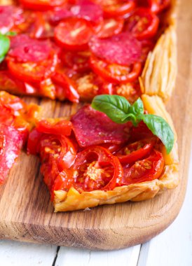 Domates ve salam tart