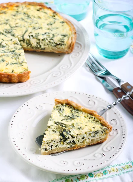 Feta cheese and spinach  tart, — Stock Photo, Image