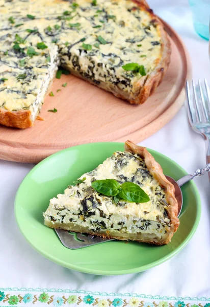 Feta cheese and spinach  tart, — Stock Photo, Image