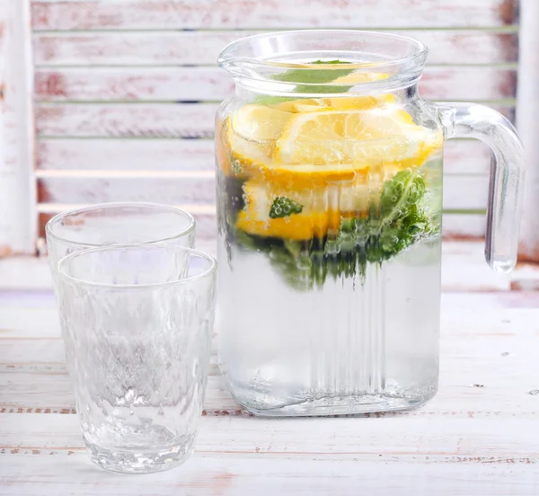 Citrus and mint sparkling water — Stock Photo, Image