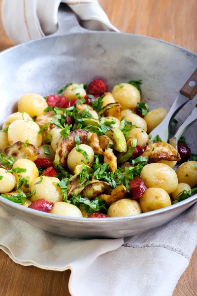 New potato with sausages and courgette cooked — Stock Photo, Image