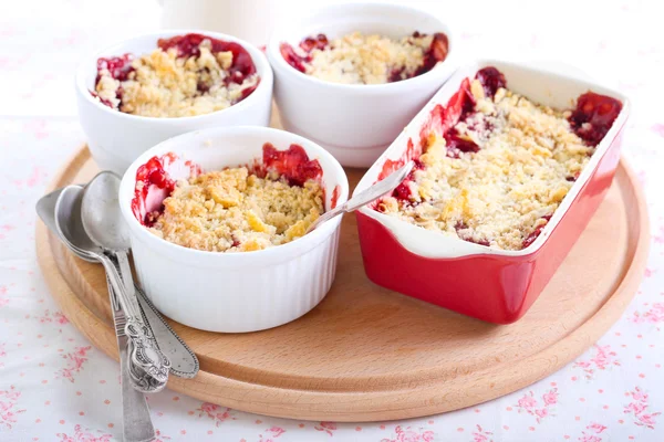 Berry crumble — Stock Photo, Image