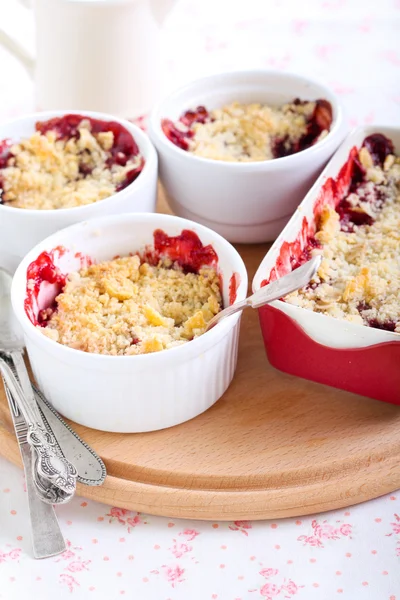 Berry crumble — Stock Photo, Image