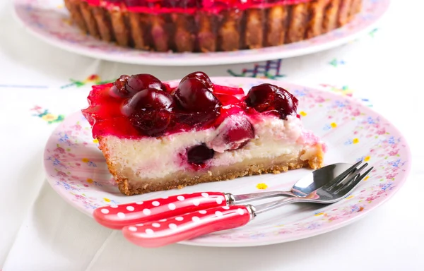 Rebanada de pastel de queso de cereza — Foto de Stock