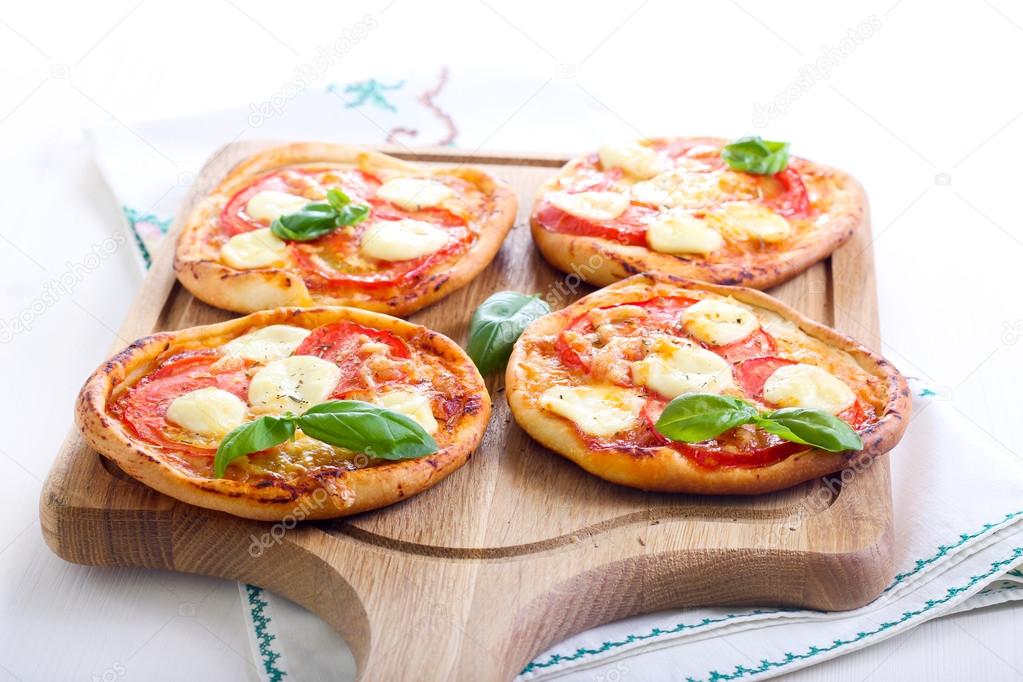 Tomato and mozzarella mini pizzas 