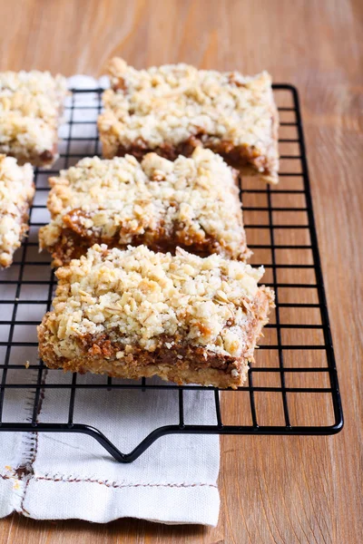 Barras de chocolate y avena caramelizada —  Fotos de Stock