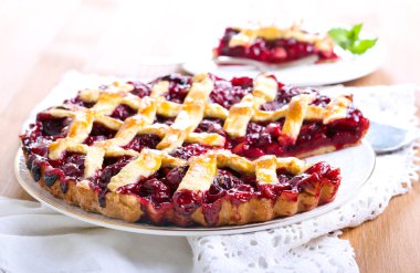 Classic Sour Cherry Pie 