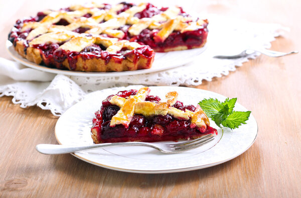 Classic Sour Cherry Pie 