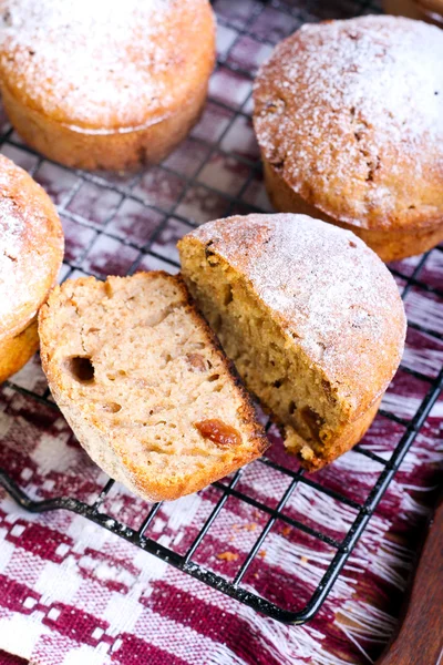 Vollkornmuffins mit Rosinen — Stockfoto