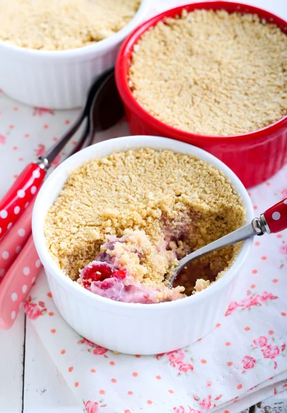 Biscuits crumble topping berry dessert — Stock Photo, Image