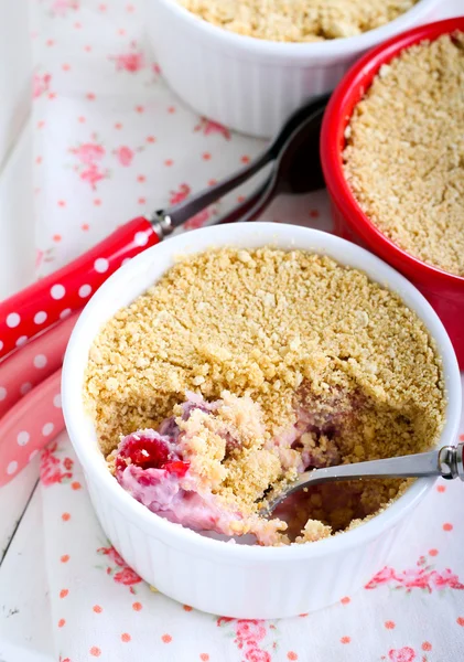 Kekse zerbröseln Topping Beeren Dessert — Stockfoto