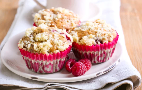 Raspberry crumble muffins — Stock fotografie