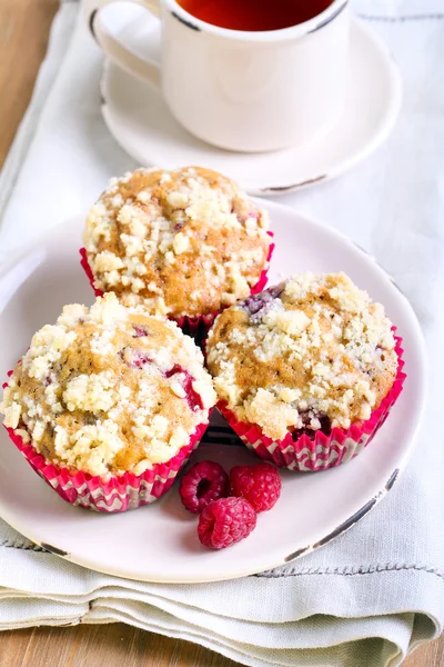 Raspberry crumble muffins — Stock fotografie