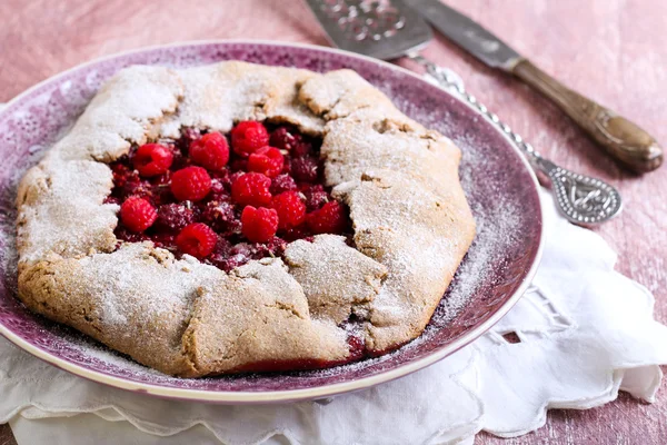 Málna és rozmaring rusztikus galette — Stock Fotó