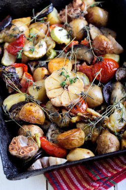 rosemary ile pişmiş sebzeler