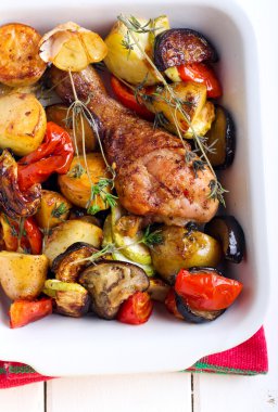 Pişmiş sebze ve tavuk baget 