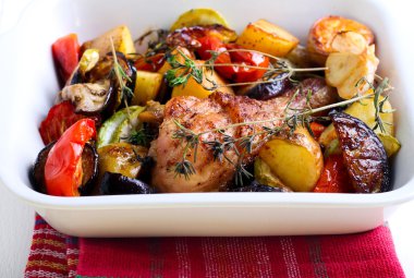 Pişmiş sebze ve tavuk baget