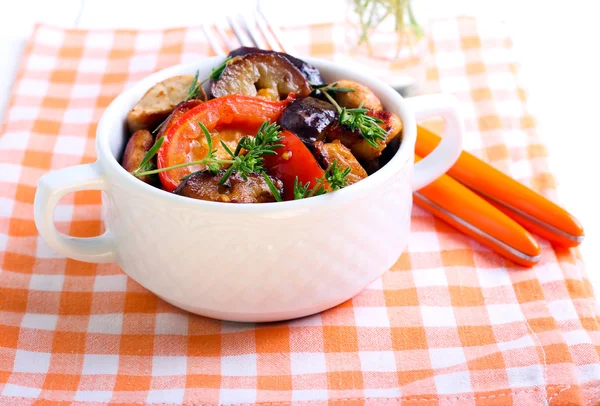 Chicken with eggplant, tomato and rosemary — Stock Photo, Image