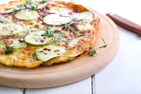 Zucchini, Spinat-Omelett mit Rosmarin — Stockfoto