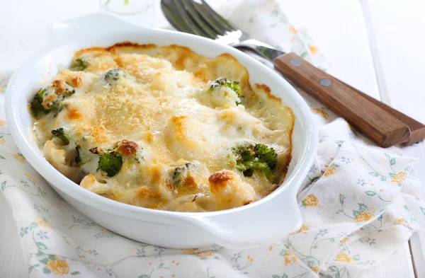 Cauliflower and broccoli gratin — Stock Photo, Image