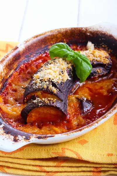 Roast aubergine parmigiana in reeky baking tin — Stock Photo, Image