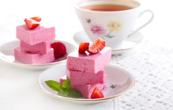 Zelfgemaakte berry marshmallow bars — Stockfoto